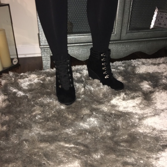 Black booties - Picture 2 of 5